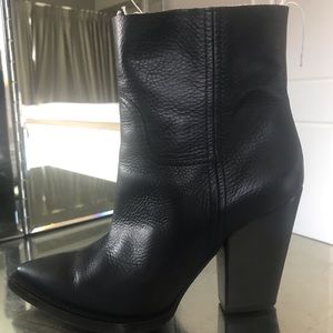 Saint Lauren Heeled Bootie